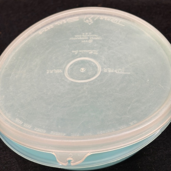1954 TUPPERWARE Sheer Blue Round 6" Container #234-4 & Clear Lid #227-6 - Picture 2 of 6
